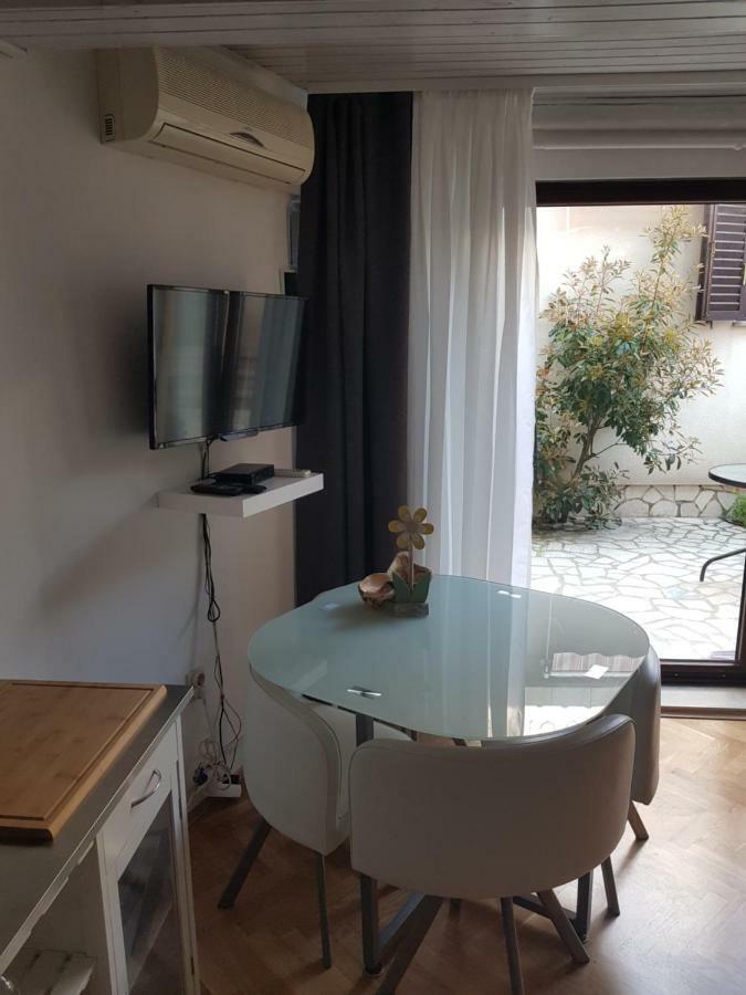 L&M Studio Apartman Apartment Пула Екстериор снимка